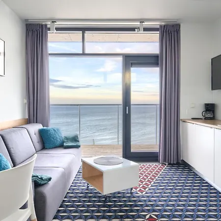 Boulevard, Sun & Snow