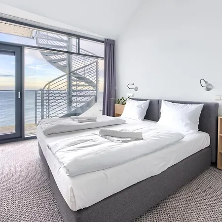 Boulevard, Sun & Snow