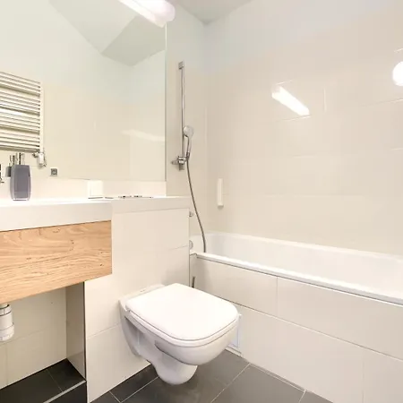 Boulevard, Sun & Snow