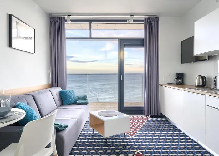 Boulevard, Sun & Snow