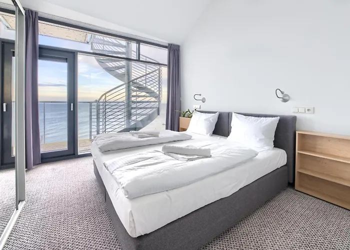 Boulevard, Sun & Snow