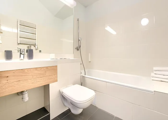 Boulevard, Sun & Snow